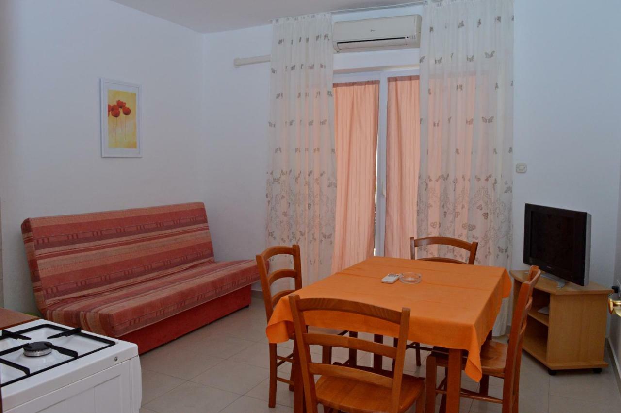 Apartments Macak Novalja Extérieur photo